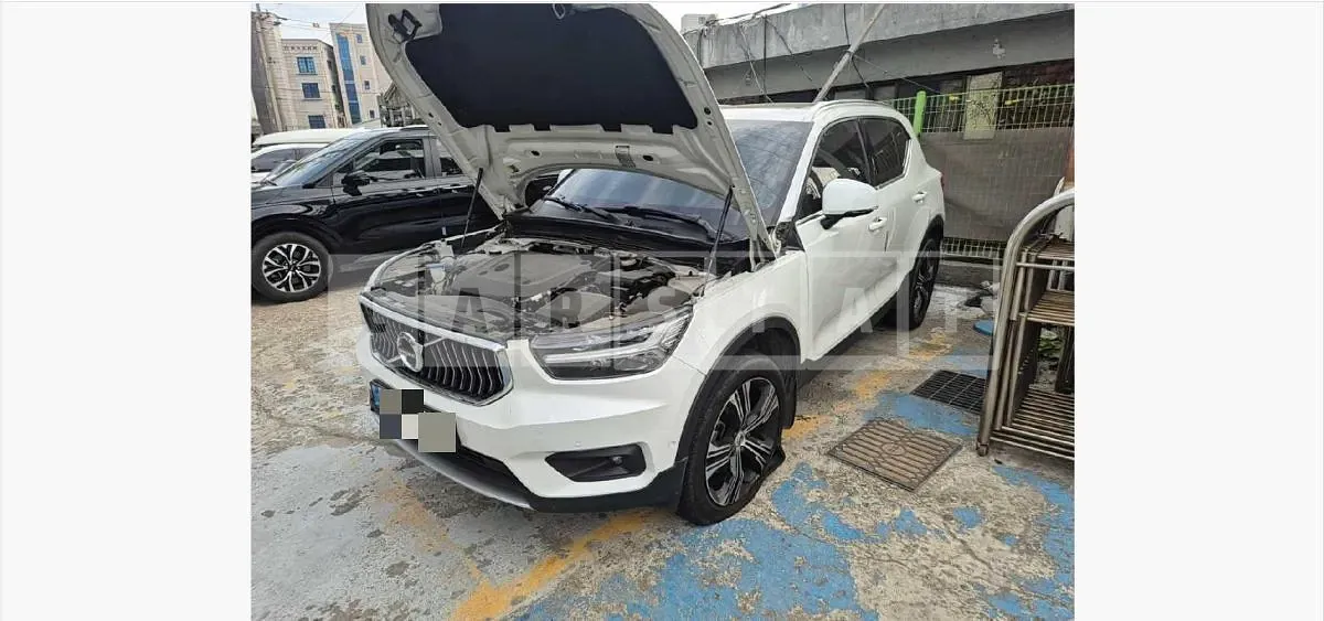 Photo 2 of 14: 2022 Volvo XC40B4 AWD — Korean insurance auction