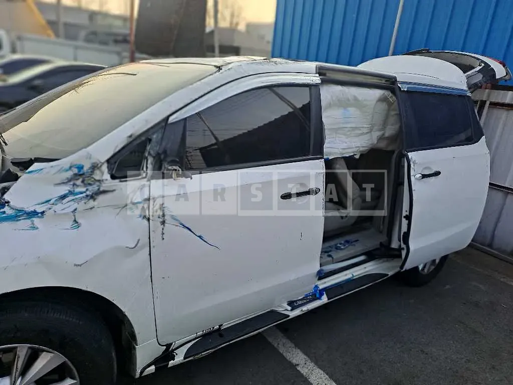 Photo 2 of 13: 2018 Kia Carnivals, VIN KNHMF37ABJS445440 — Korean insurance auction