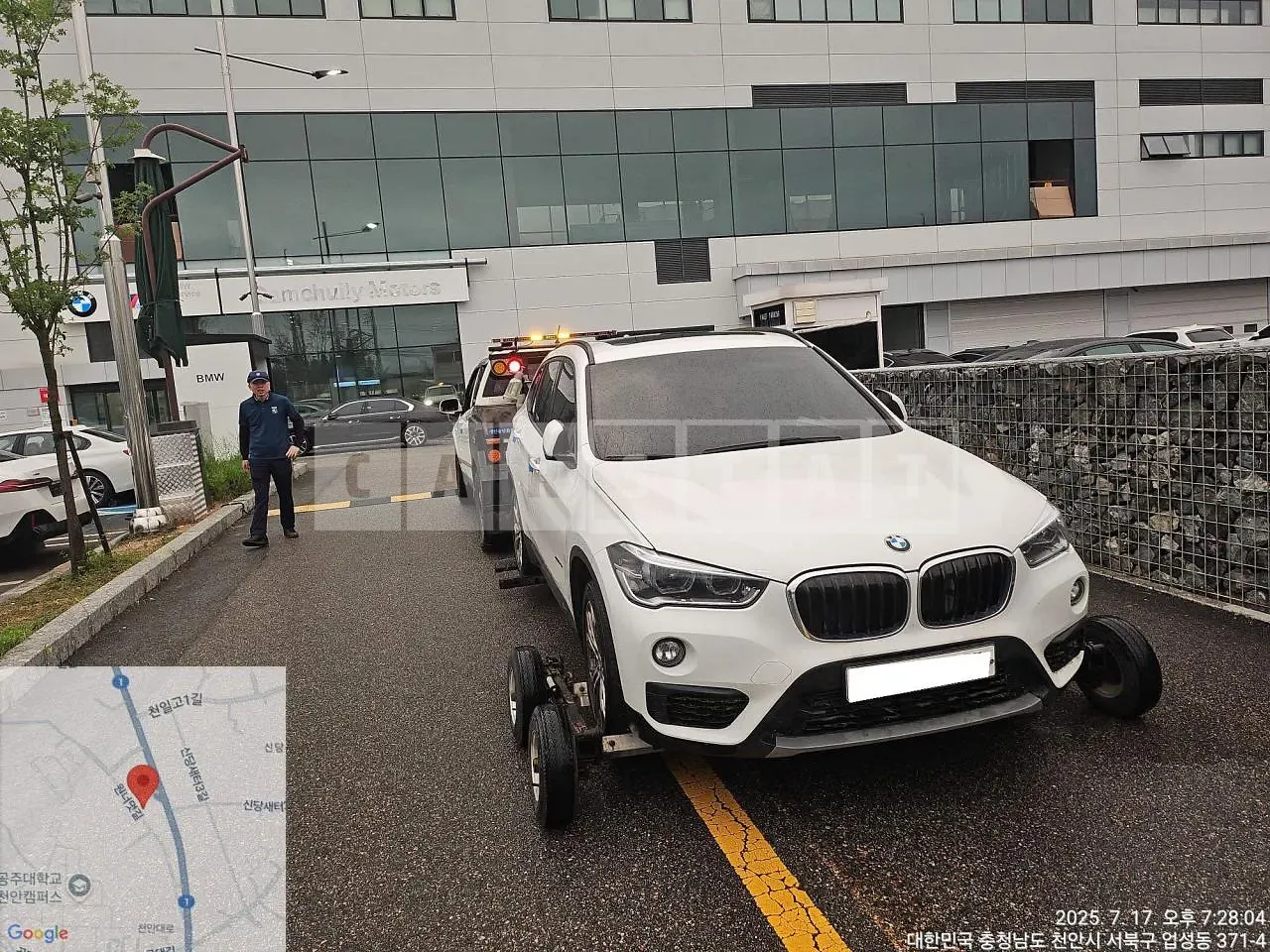 Photo 2 of 28: 2018 BMW X1 xDrive20d, VIN WBAJJ1105JEF61613 — Korean insurance auction