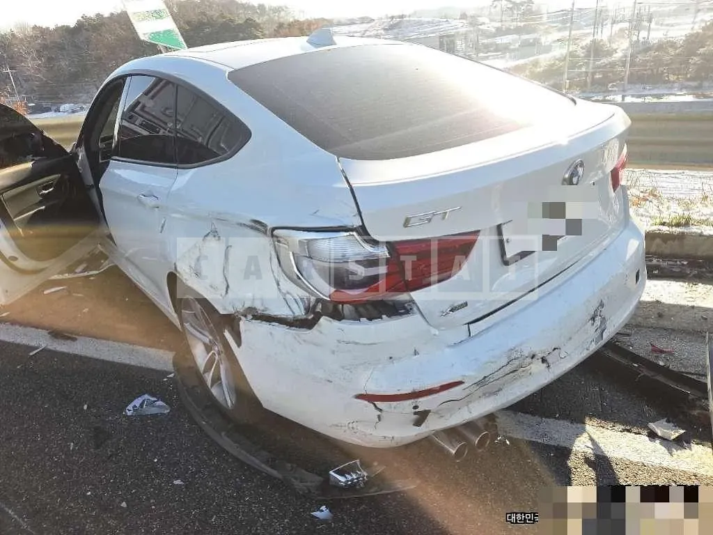 Photo 2 of 10: 2018 BMW 320d Gran Turismo xDrive — Korean insurance auction
