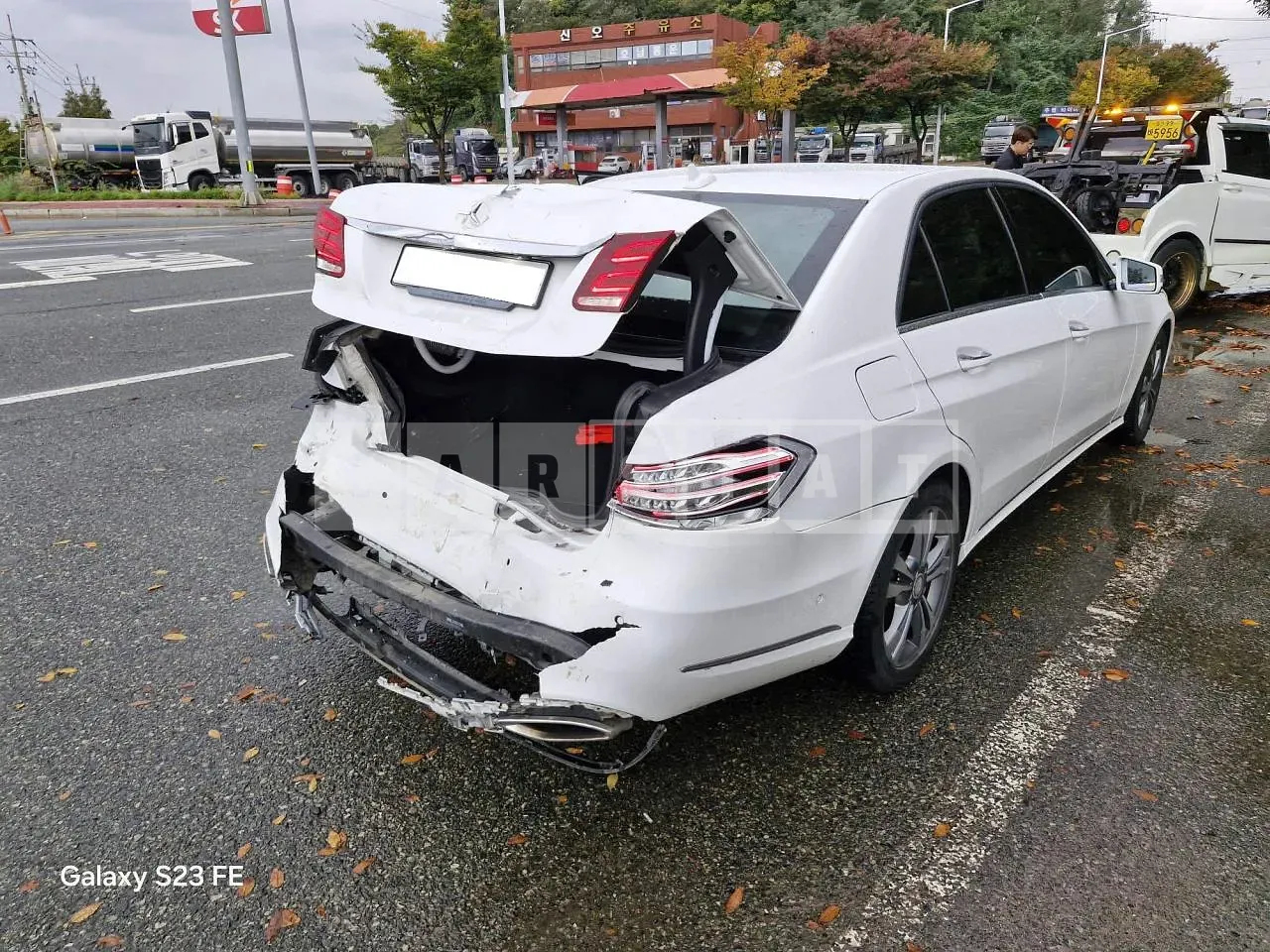Photo 2 of 8: 2015 Mercedes-Benz E220 BlueTec, VIN WDDHF0AB9FB130279 — Korean insurance auction