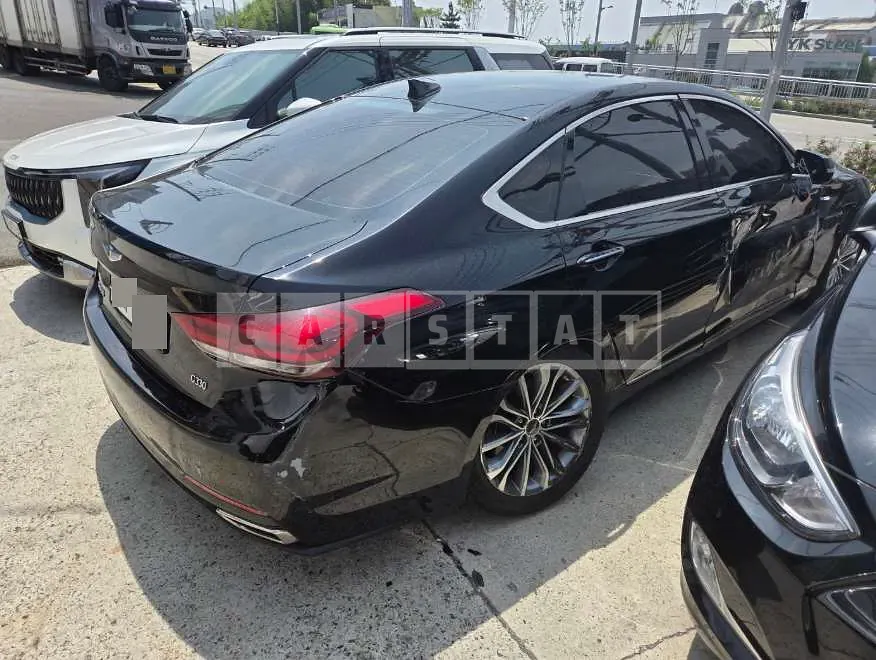 Photo 2 of 9: 2015 Genesis 3.3 — Korean insurance auction