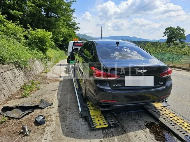 Photo 2 of 7: 2016 Genesis 3.3 — Korean insurance auction