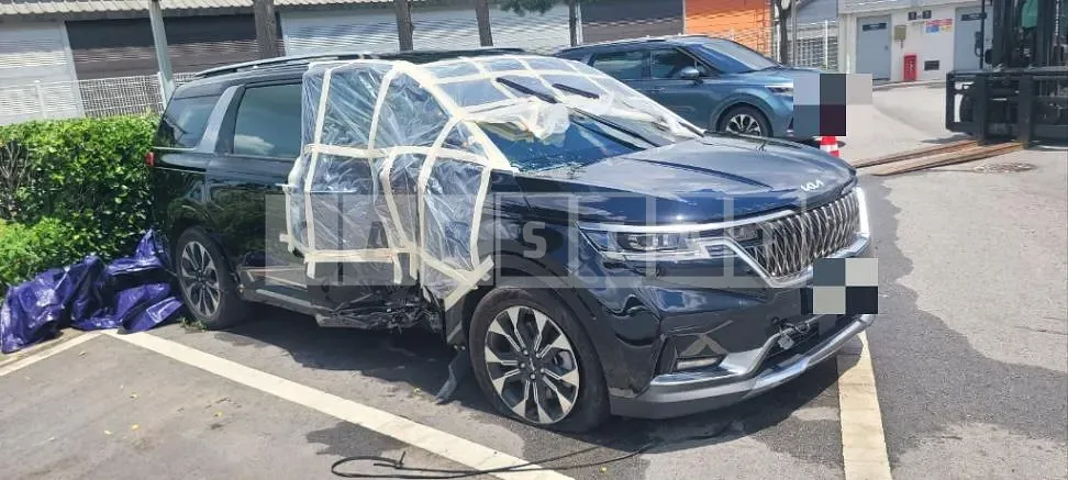 Photo 2 of 15: 2023 Kia Carnival 2.2 — Korean insurance auction