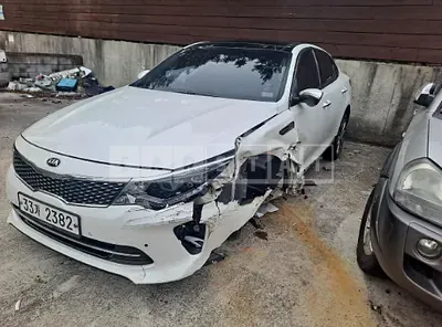 Photo 1 of 5: 2017 Kia K5, VIN KNAGV411BHA164442 — Korean insurance auction