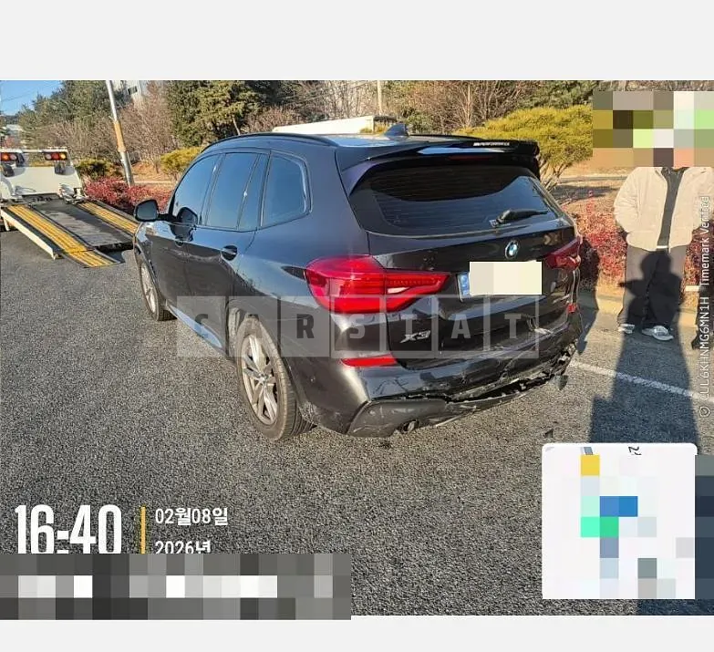 Photo 2 of 3: 2021 BMW X3 xDrive20i — Korean insurance auction