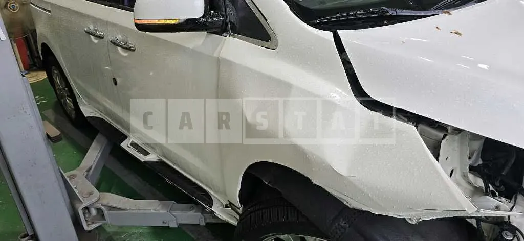 Photo 2 of 18: 2018 Kia Carnival, VIN KNAMC81ABJS393548 — Korean insurance auction