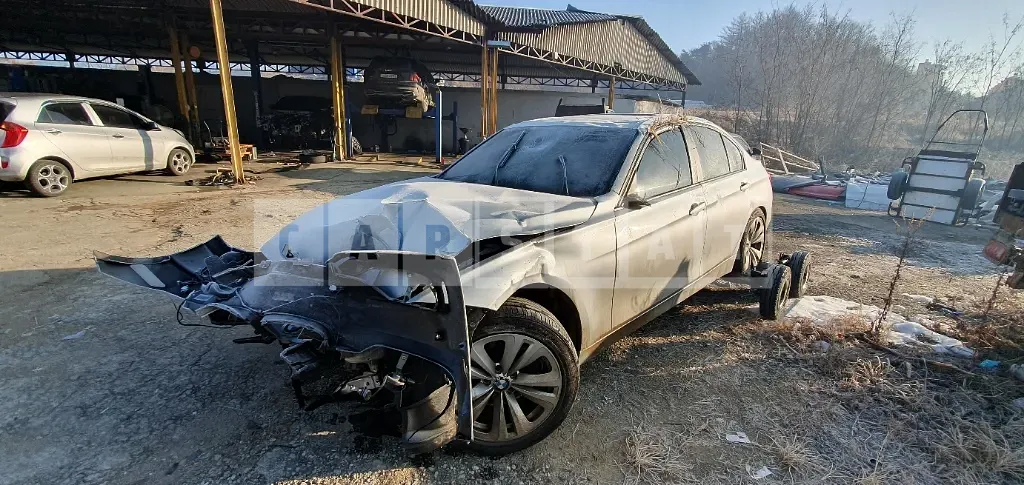 Photo 2 of 9: 2023 BMW 320d — Korean insurance auction