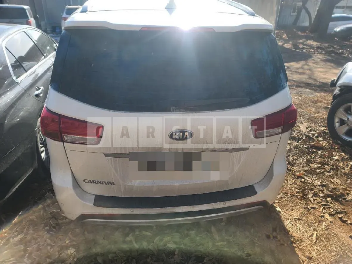 Photo 2 of 8: 2016 Kia Carnivals, VIN KNAME81ABGS232934 — Korean insurance auction