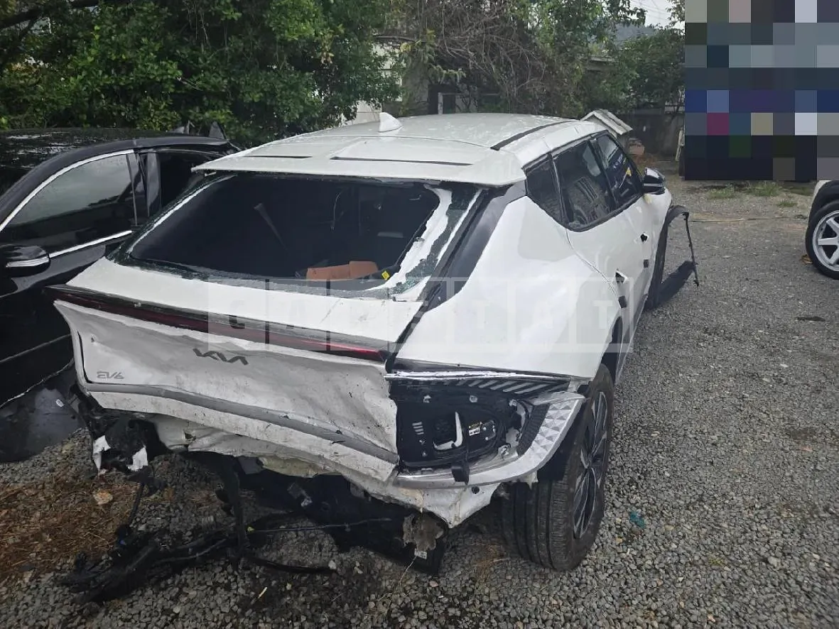 Photo 2 of 10: 2023 Kia EV6 — Korean insurance auction