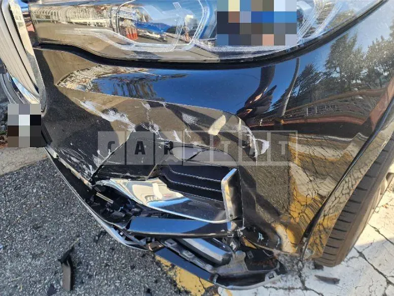Photo 2 of 3: 2022 BMW (parts) X7 xDrive40d Headlight — Korean insurance auction