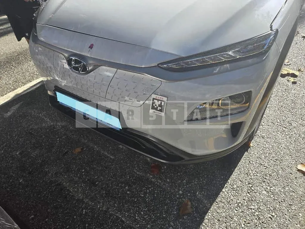 Photo 2 of 14: 2019 Hyundai Kona Electric, VIN KMHK281GFKU064985 — Korean insurance auction