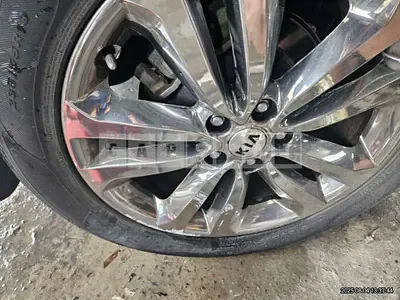 Photo 1 of 3: 2018 Kia (parts) Carnival Wheel — Korean insurance auction