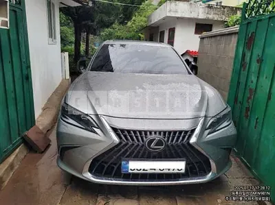 Photo 1 of 36: 2025 Lexus ES300h — Korean insurance auction