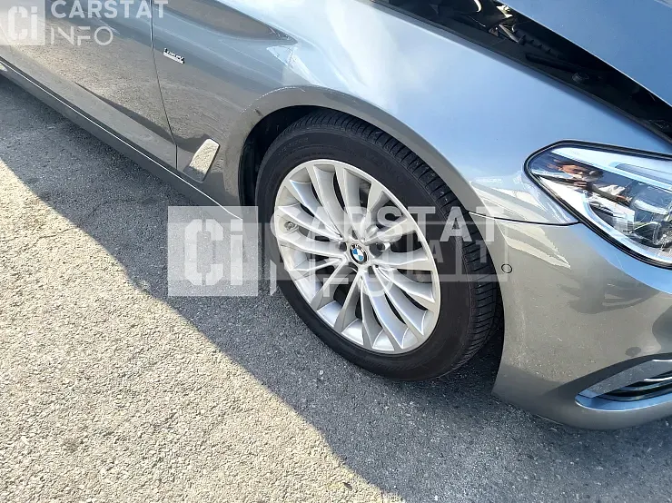 Photo 2 of 4: 2018 BMW 520d — Korean insurance auction