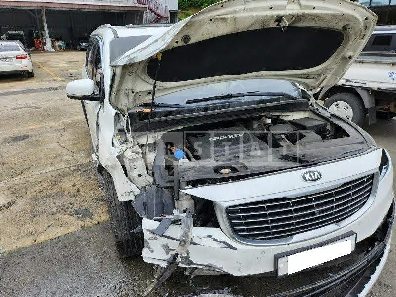 Photo 2 of 31: 2016 Kia Carnival, VIN KNAME81ABHS300523 — Korean insurance auction