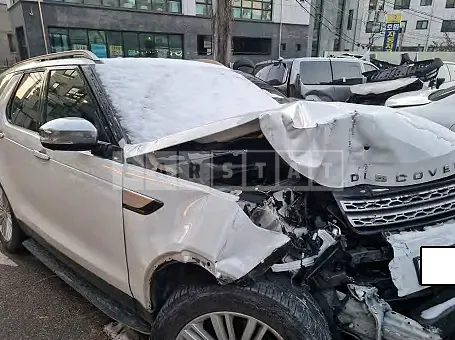 Photo 2 of 14: 2018 Land Rover Discovery TD6, VIN SALRA2BK2JA051387 — Korean insurance auction