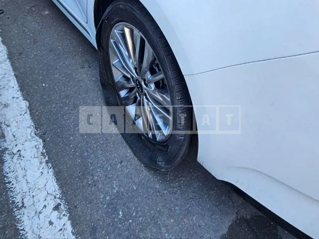 Photo 2 of 28: 2019 Kia K5, VIN KNAGS411BKA299223 — Korean insurance auction