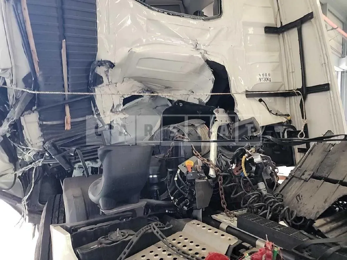 Photo 2 of 23: 2023 Volvo Fh Tractor — Korean insurance auction