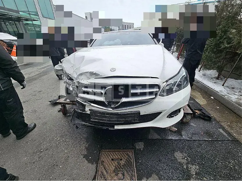 Photo 2 of 33: 2015 Mercedes-Benz E250 BlueTec 4Matic — Korean insurance auction