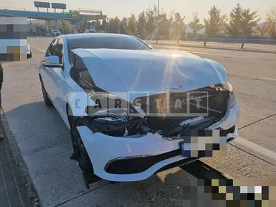 Photo 1 of 5: 2018 Mercedes-Benz E300 4Matic — Korean insurance auction