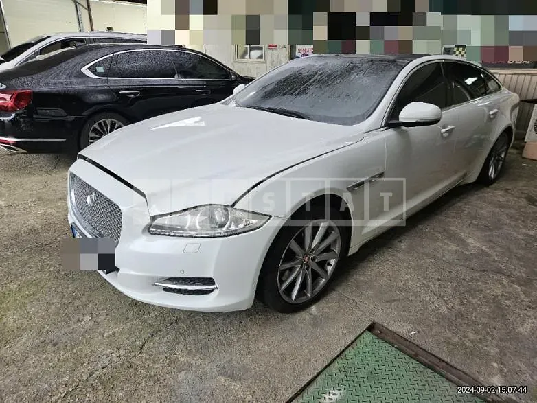 Photo 2 of 42: 2015 Jaguar XJ 3.0d — Korean insurance auction