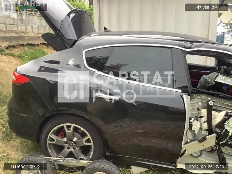 Photo 2 of 12: 2021 Maserati Levante, VIN ZN661XUG3MX368482 — Korean insurance auction