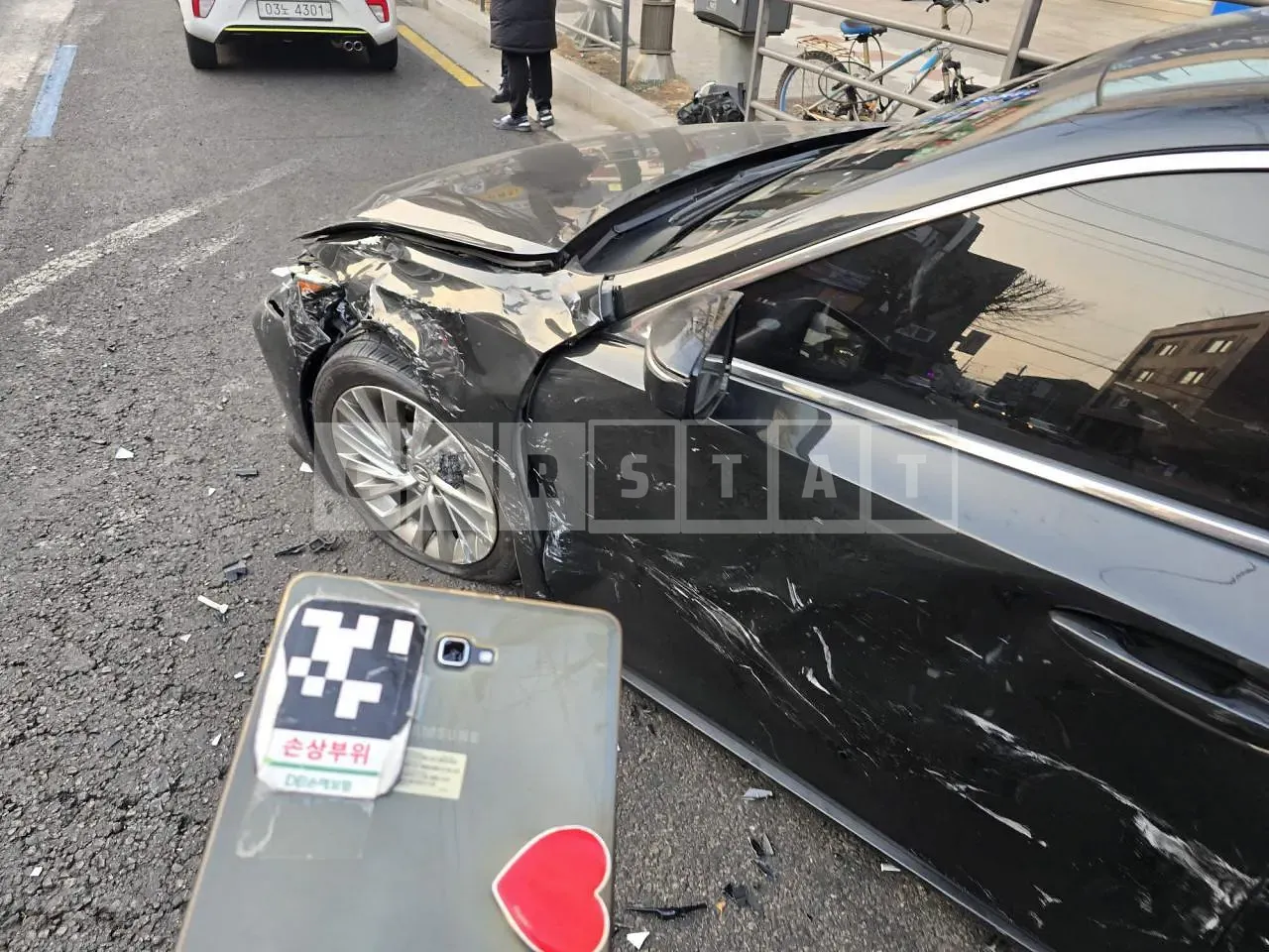 Photo 2 of 12: 2019 Lexus ES300h, VIN JTHB21B13L2072364 — Korean insurance auction