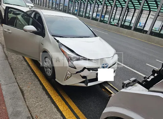 Photo 2 of 10: 2016 Toyota Prius, VIN JTDKBRFU8G3517749 — Korean insurance auction