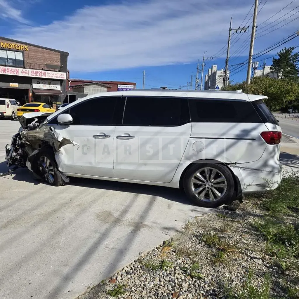Photo 2 of 5: 2016 Kia Carnival — Korean insurance auction