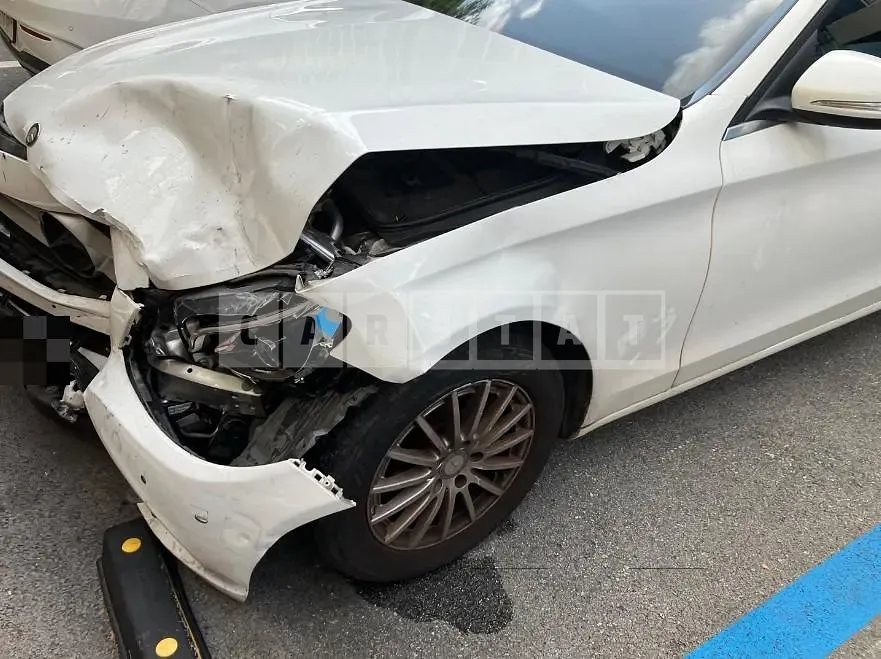 Photo 2 of 7: 2015 Mercedes-Benz C200 — Korean insurance auction