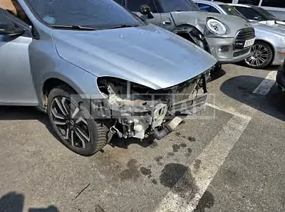 Photo 1 of 8: 2017 Volvo V40 CC — Korean insurance auction