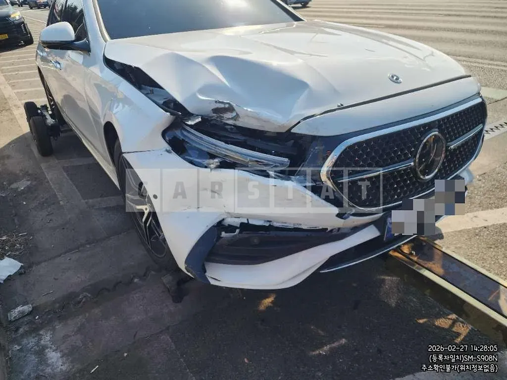 Photo 2 of 9: 2025 Mercedes-Benz E 300 4Matic — Korean insurance auction