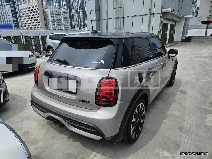 Photo 2 of 10: 2023 MINI Cooper S Five-Door — Korean insurance auction