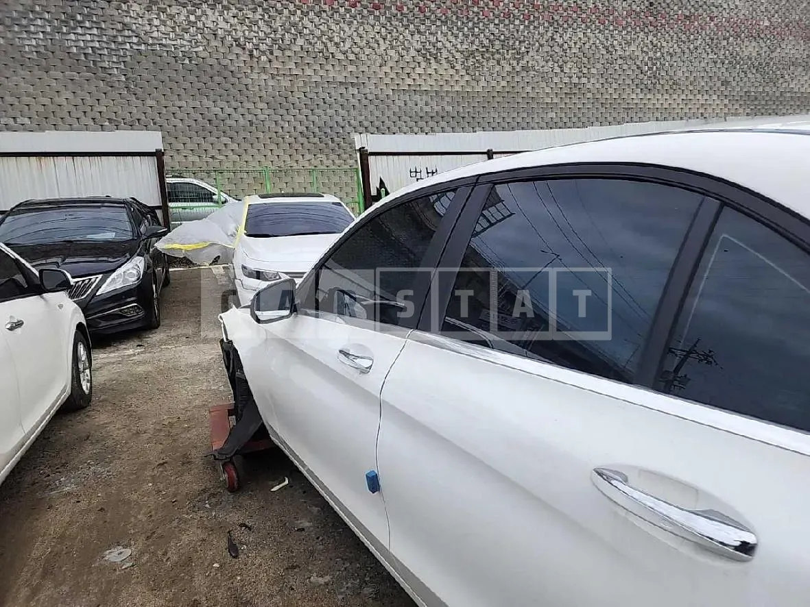 Photo 2 of 24: 2019 Mercedes-Benz C 200, VIN WDDWF8AB4KR490129 — Korean insurance auction