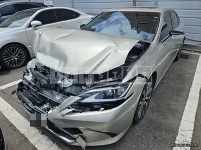 Photo 1 of 40: 2018 Lexus ES300h — Korean insurance auction