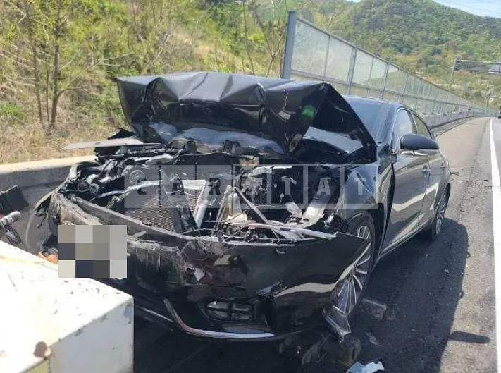 Photo 2 of 4: 2018 Kia K7 — Korean insurance auction
