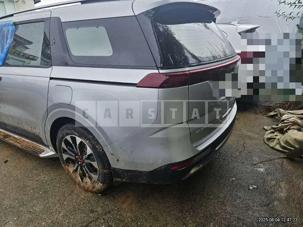 Photo 2 of 8: 2022 Kia Carnivals — Korean insurance auction