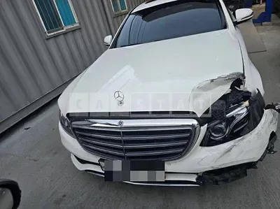 Photo 1 of 39: 2019 Mercedes-Benz E220 d 4Matic — Korean insurance auction