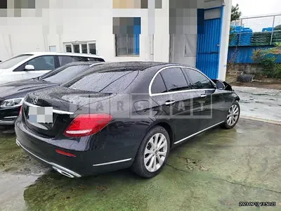 Photo 1 of 29: 2016 Mercedes-Benz E220 d Exclusive, VIN WDDZF0EB2HA127165 — Korean insurance auction