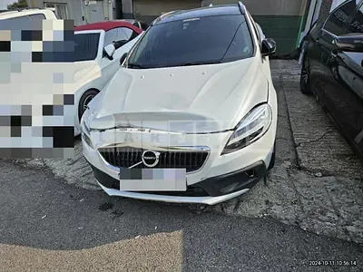 Photo 1 of 9: 2016 Volvo V40D3 — Korean insurance auction