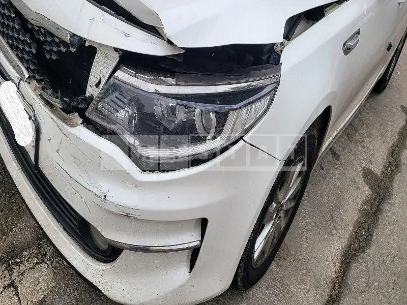Photo 2 of 10: 2017 Kia K5, VIN KNAGS416BHA125864 — Korean insurance auction