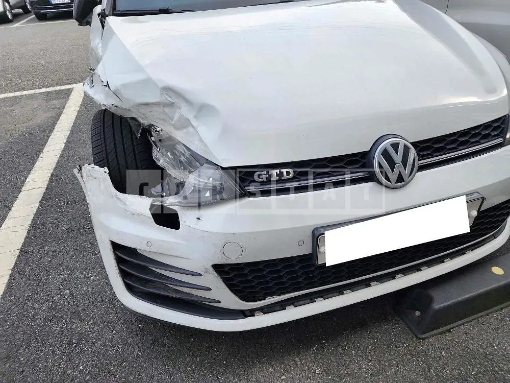 Photo 2 of 17: 2016 Volkswagen Golf 2.0 GTD, VIN WVWZZZAUZGW014772 — Korean insurance auction