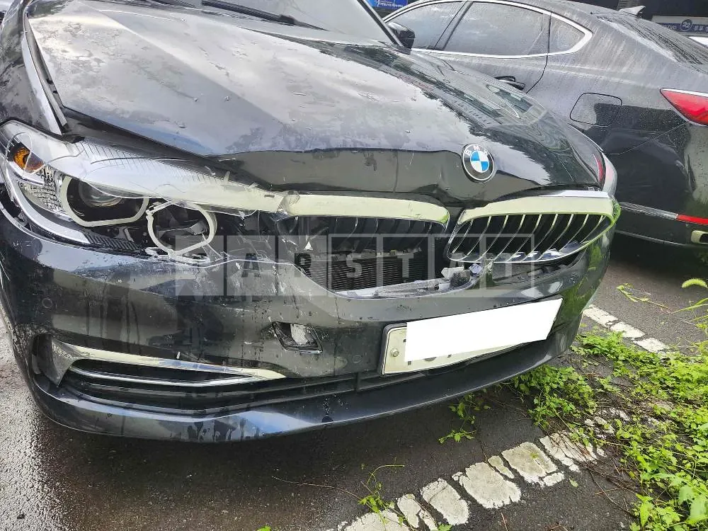 Photo 2 of 8: 2019 BMW 520i Luxury, VIN WBAJK9100LCD37773 — Korean insurance auction