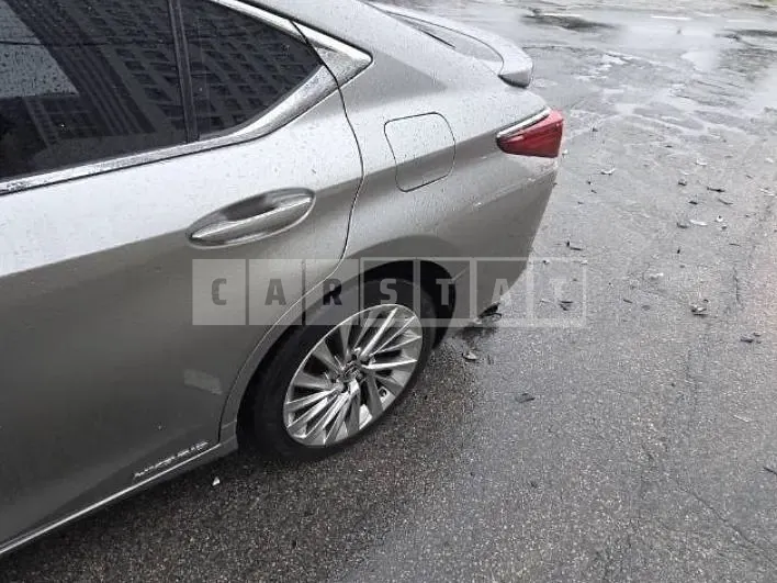 Photo 2 of 6: 2020 Lexus ES300h — Korean insurance auction