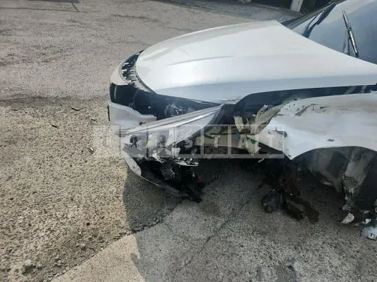 Photo 2 of 19: 2018 Kia K5 — Korean insurance auction