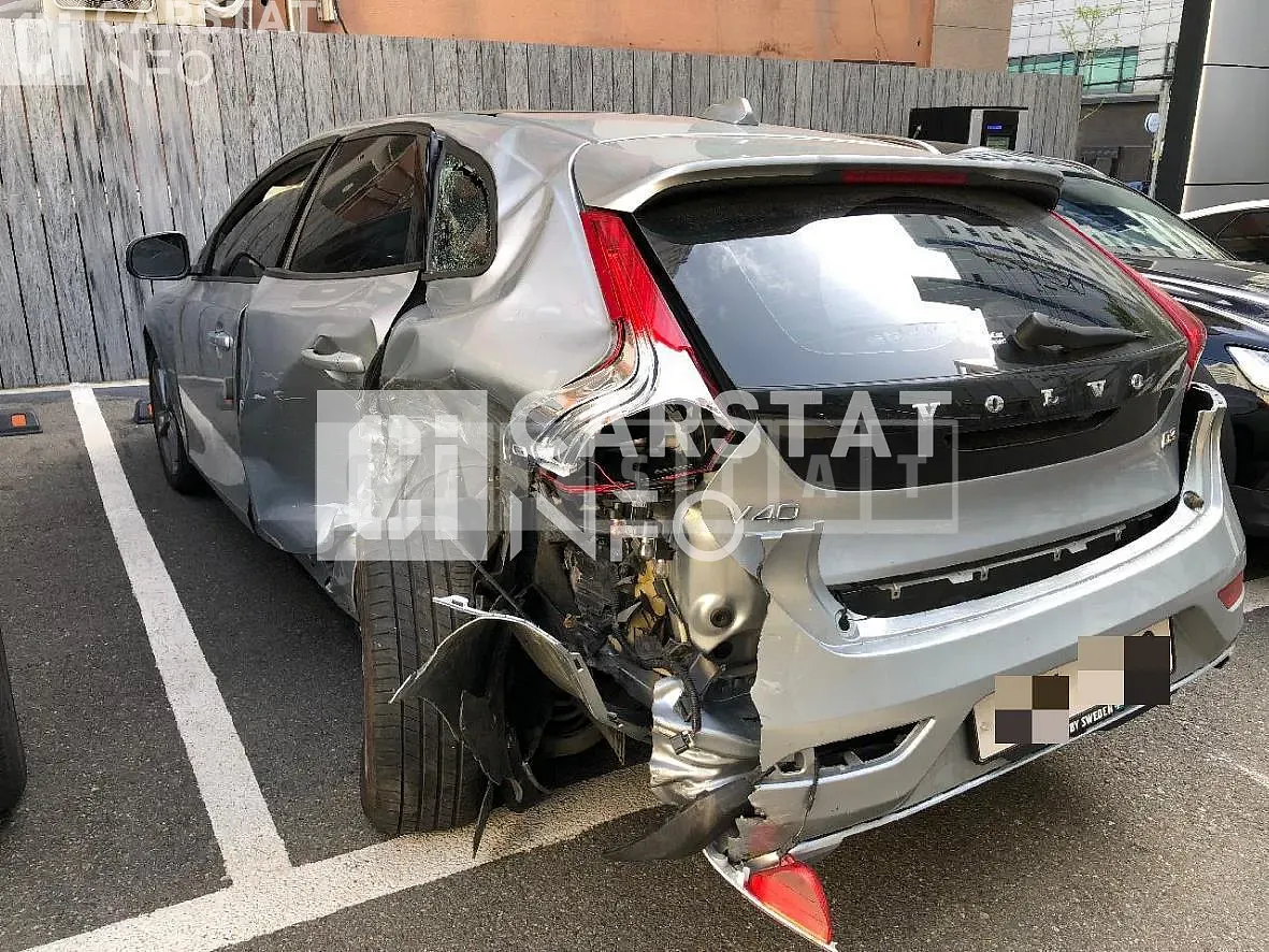 Photo 2 of 2: 2017 Volvo V40 D3, VIN YV1MV79K0H2422437 — Korean insurance auction