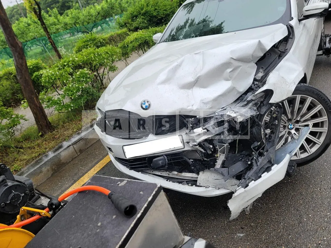 Photo 2 of 19: 2018 BMW 630d xDrive, VIN WBAJW8103JBK92732 — Korean insurance auction