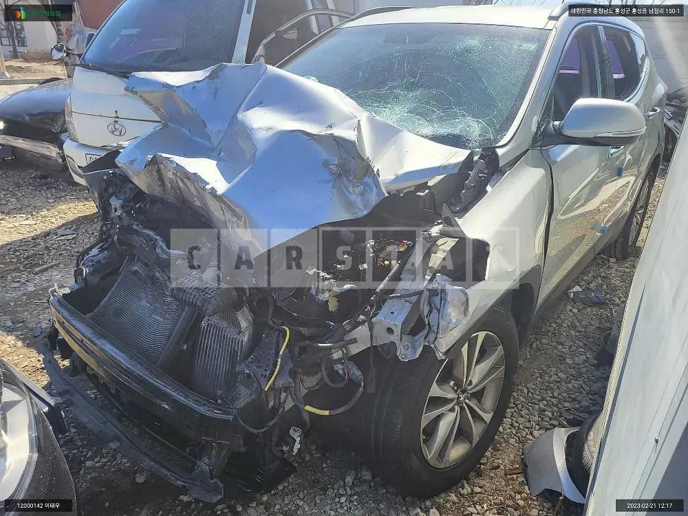 Photo 2 of 14: 2015 Hyundai Santa Fe, VIN KMHSW81UDFU518903 — Korean insurance auction