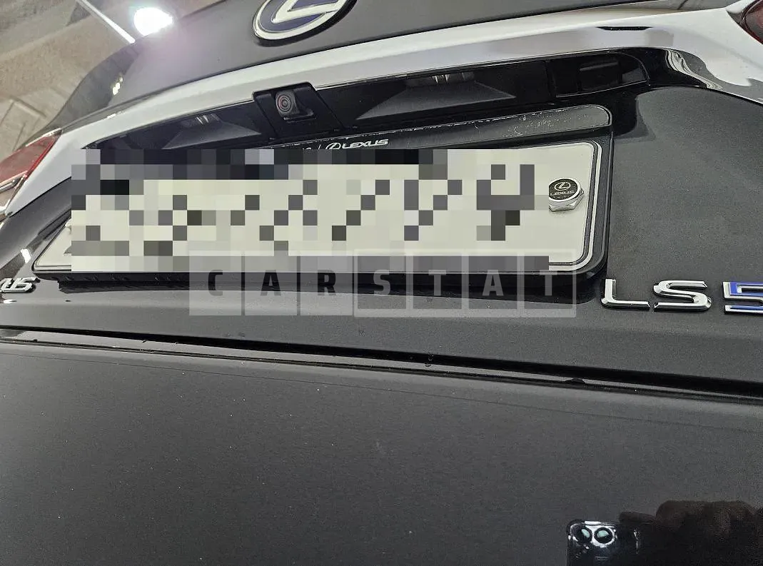 Photo 2 of 39: 2021 Lexus LS500h AWD, VIN JTHGYLGF9M5001898 — Korean insurance auction